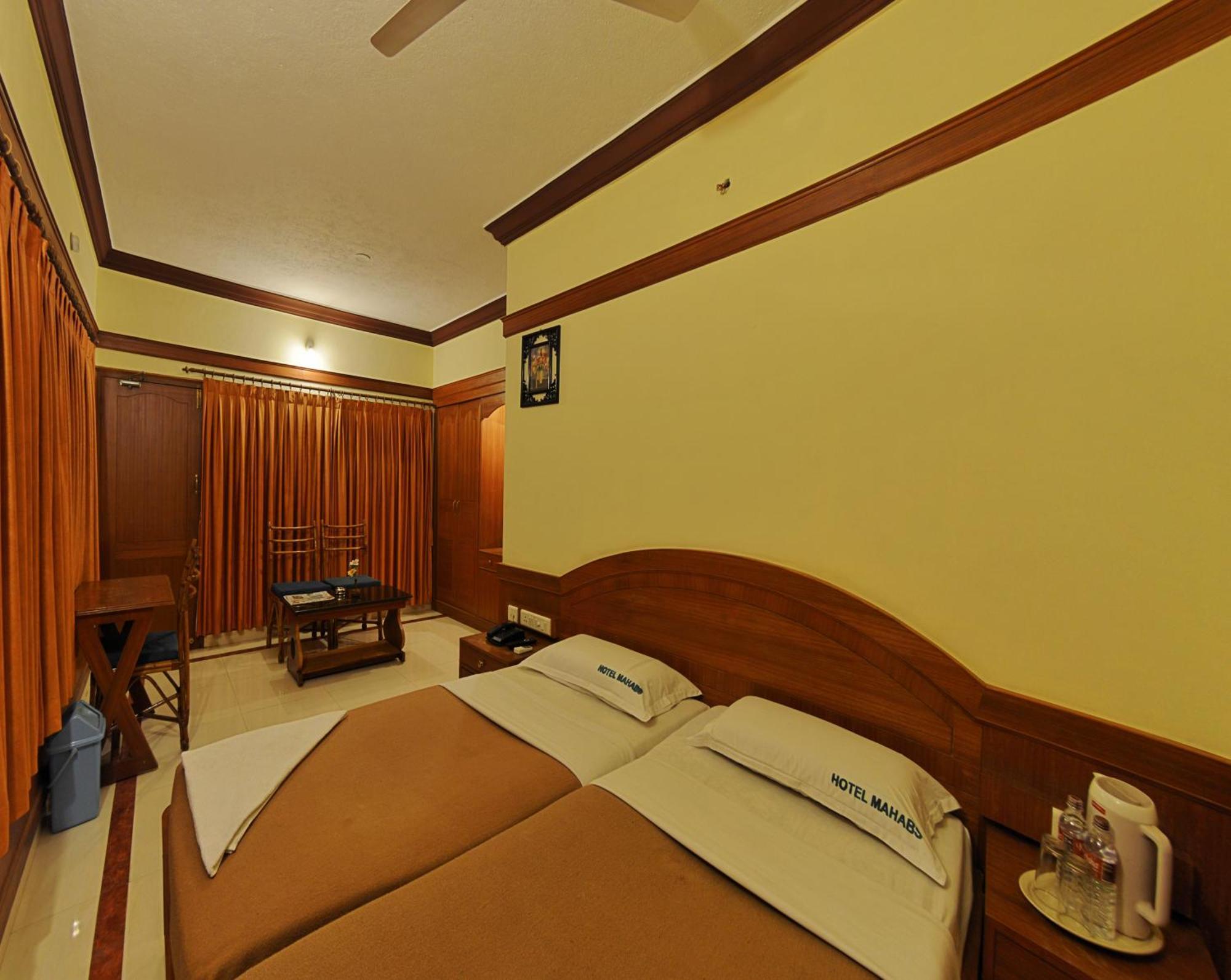 Hotel Mahabs مهاباليبورام المظهر الخارجي الصورة